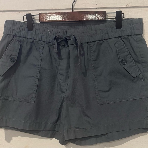 Loft Anne Taylor Dusty Blue Cargo
Shorts Size Medium . Great condition! - Picture 3 of 9